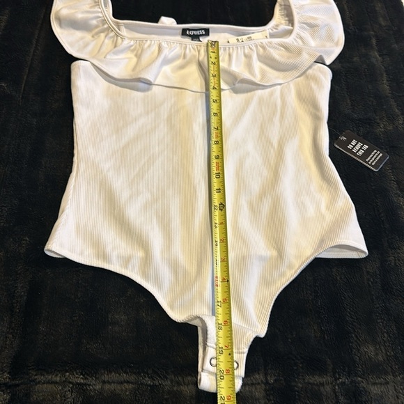 NWT Express white ruffle shirt off the shoulder w snap closure thong bottom - Picture 4 of 8
